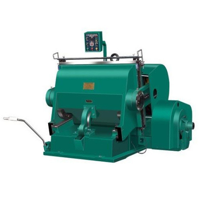 آلة النقش بالضغط المسطح للكرتون 1500 نموذج لقطع القوالب 7.5KW 1500 * 1050