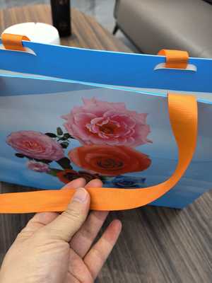 Fully automatically crease-free sheet feeding paper bag making machine