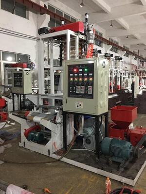 قطر المسمار 55mm 2 أو 65mm 2mm آلة طحن الفيلم الطاقة الإجمالية 11-21kw قدرة الطحن 100 إلى 500 كجم في الساعة لطحن الفيلم البلاستيكي