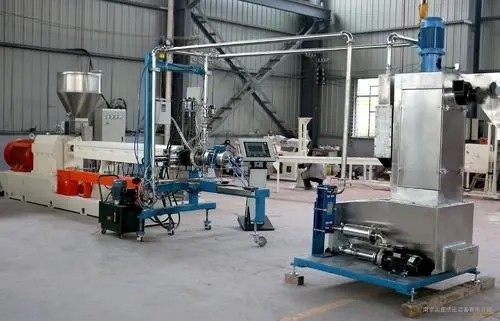 PP HDPE LLDPE LDPE آلة بثق الفيلم البلاستيكي متعدد الطبقات