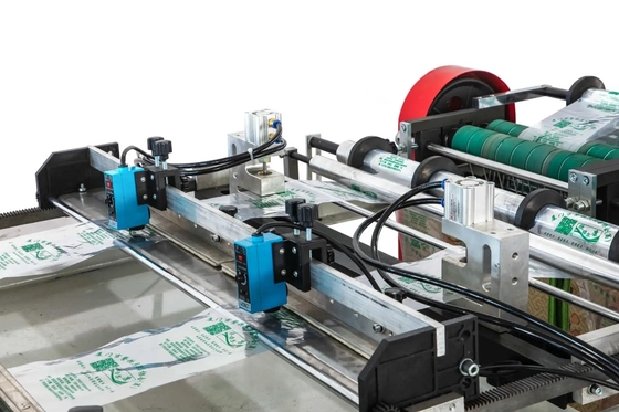 آلة إنتاج الأكياس القوسية PVC &amp; PE الأوتوماتيكية # 120 * 2 قطعة / دقيقة السرعة # 100-450mm عرض الكيس # 10-100um سمك المادة